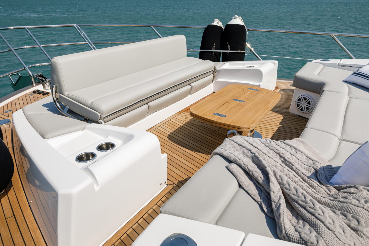 Azimut 62